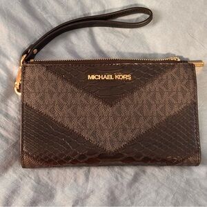 Michael Kors Black and Gold Textured wristlet wallet
